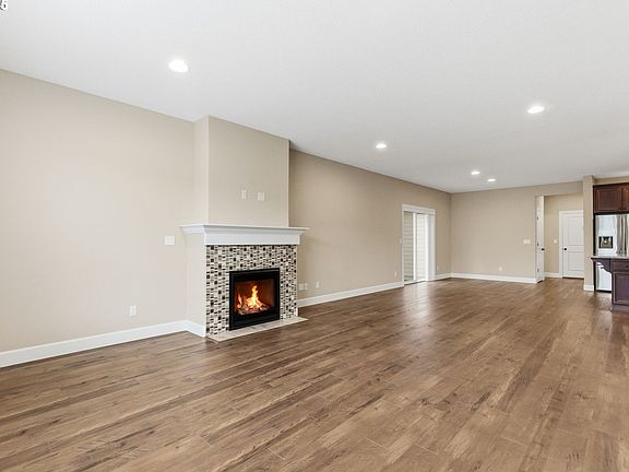 4th image of 4019 SE Oakhurst St
