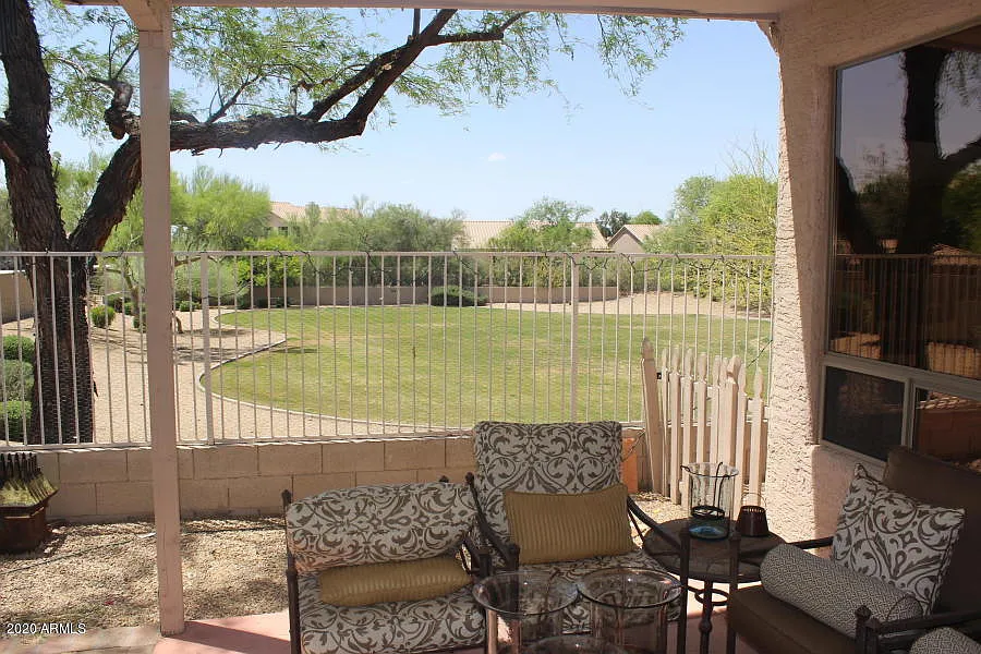 3 bed, 2.0 bath, 1677 sqft, $2,995 — Photo 2