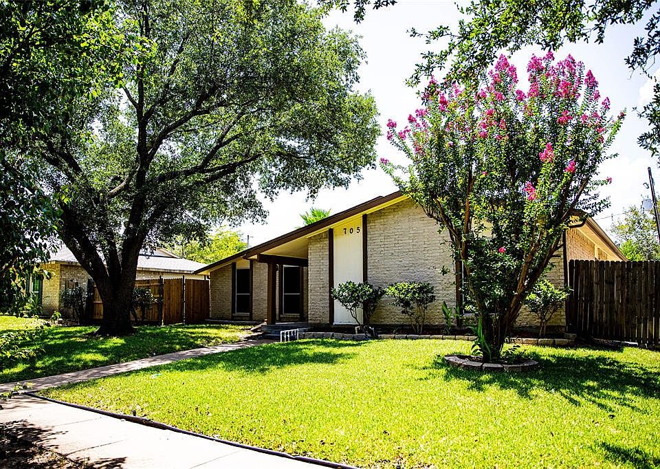 1st image of 705 Pinoak Dr