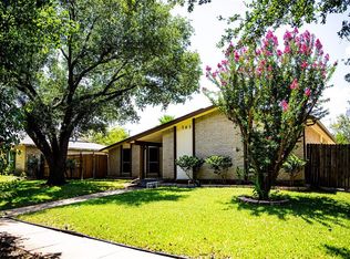705 Pinoak Dr, Grand Prairie, TX 75052