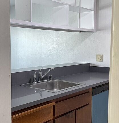 3rd image of 647 Grand Ave #6