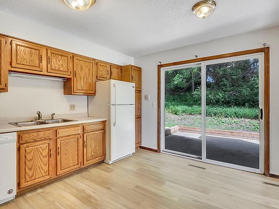 5th image of 14255 Hemlock Ct N