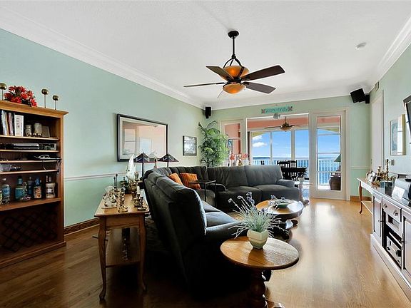 5th image of 30 Harbour Isle Dr W Unit 302