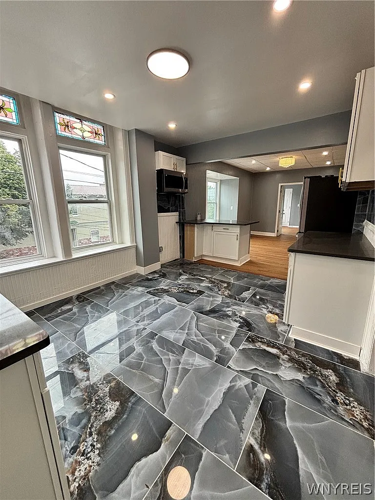 4 bed, 1.0 bath, 11200 sqft, $1,500 — Photo 2
