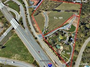 418 NE Greenfield Dr, Grants Pass, OR 97526