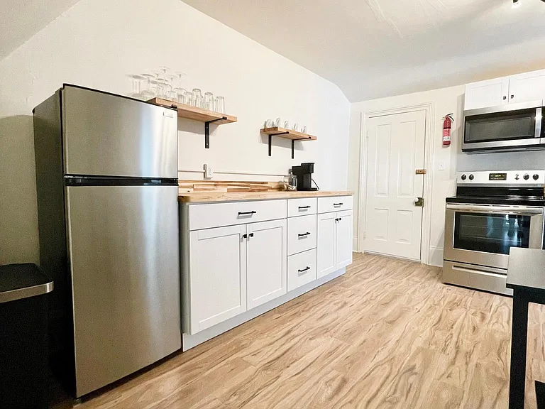 303 E Broadway St — Photo 6