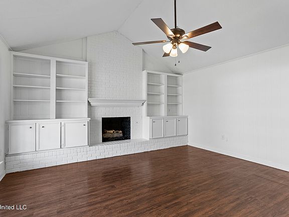 2nd image of 1522 Hawthorne Pl