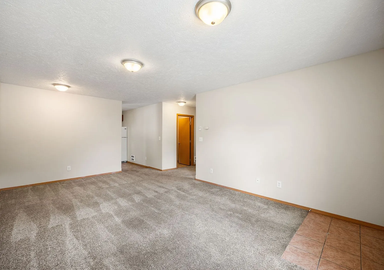 Spacious 3-Bed Duplex in Central Spokane Washer/Dryer Included — Photo 3