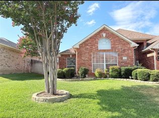 205 Kenosha Ln, Arlington, TX 76002