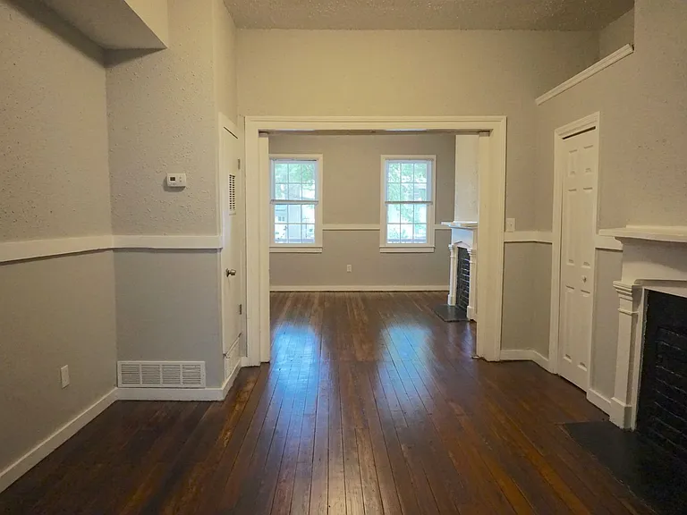 303 W Waldburg St — Photo 14
