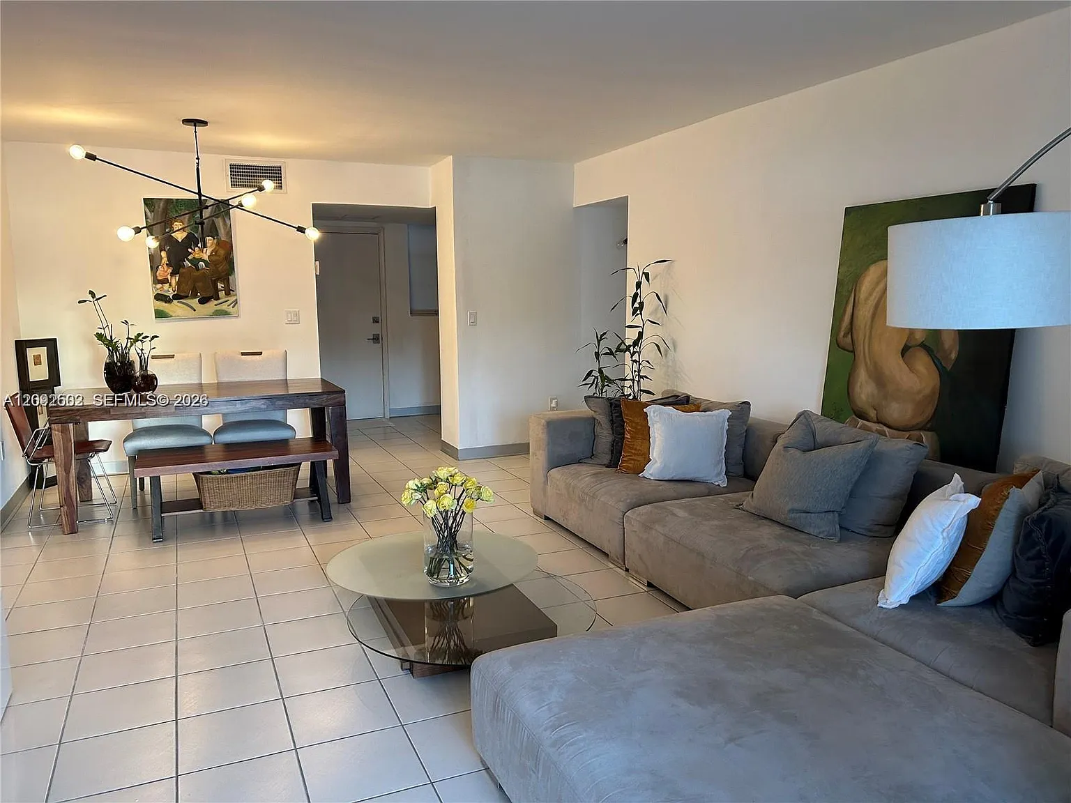2861 Leonard Dr — Photo 4