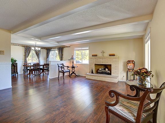 2nd image of 240 Coachman Dr