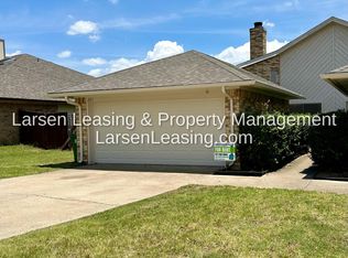 221 Mountainview Dr, Hurst, TX 76054