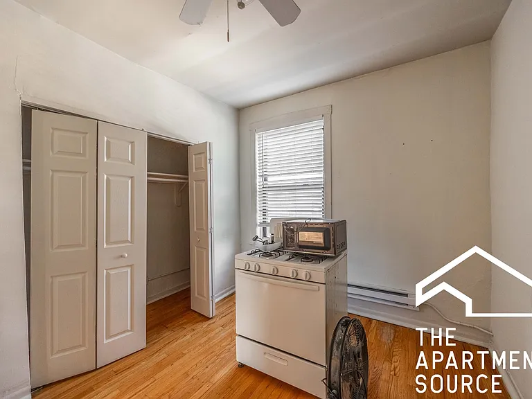 706 W Roscoe St #3 — Photo 3