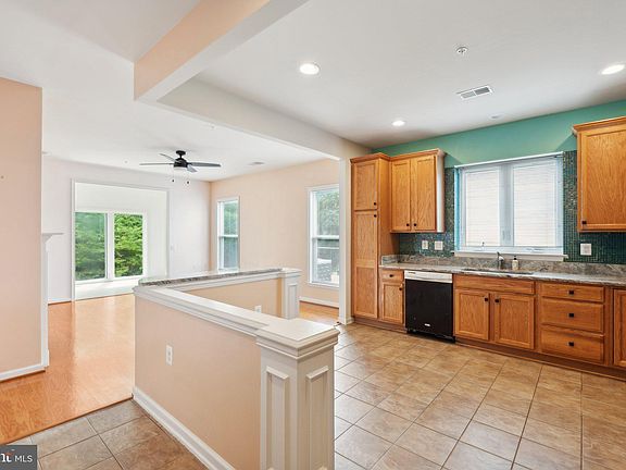 4th image of 40 Harborton Ln #13-3