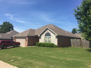 2657 N Brush Creek Dr, Fayetteville, AR 72704
