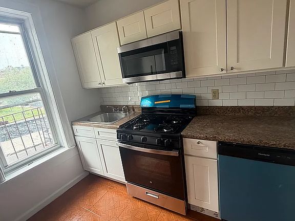 2nd image of 507 41st St APT 1R
