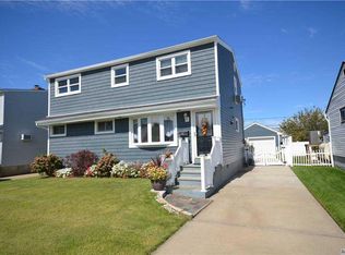 34 Tyler St, Freeport, NY 11520