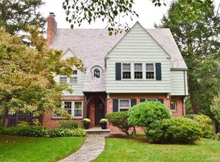 295 Quaker Ln N, West Hartford, CT 06119