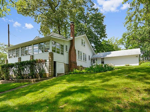 Large Lot in Water Community