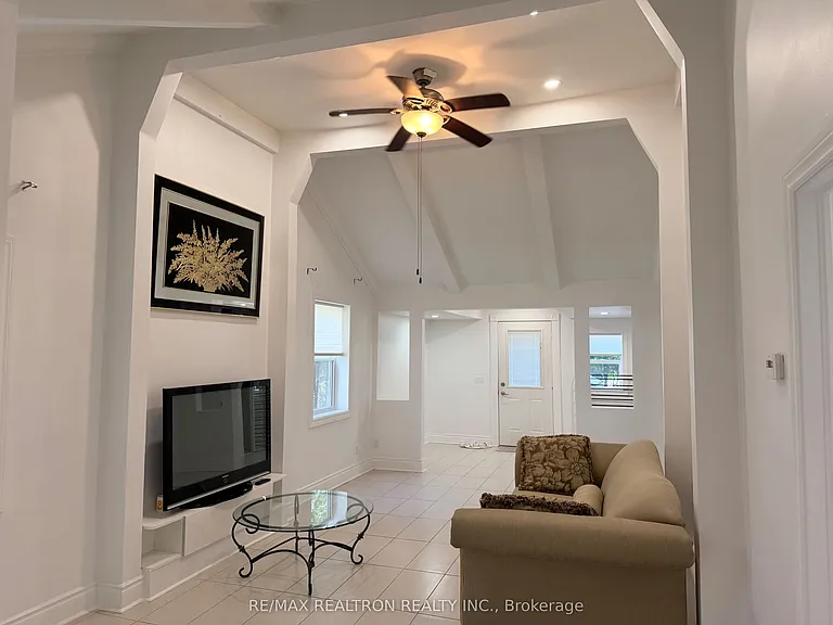782 Churchill Ln — Photo 18