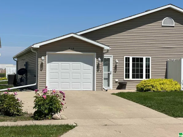 219 W Duke St, Vermillion, SD 57069