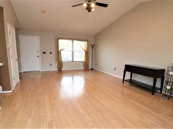 3rd image of 6067 Woodsboro Dr