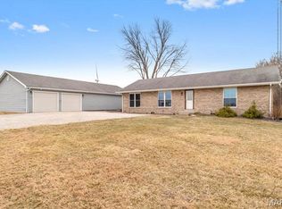 14201 Williamson Rd, Virden, IL 62690