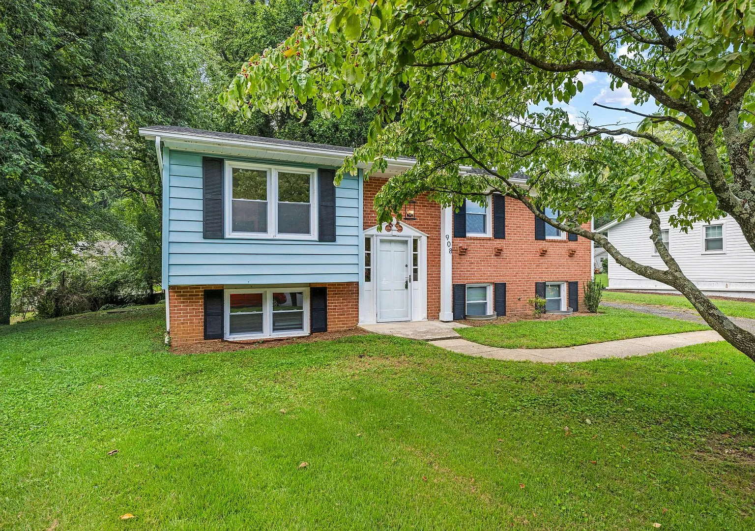 Coming Soon! Udpated 3 Bed 2 Bath Home In Severna Park — Photo 2
