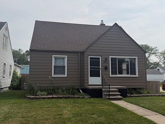 2nd image of 2041 Michigan Blvd