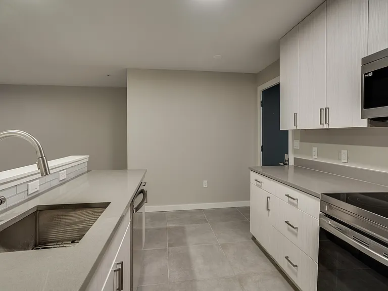 708 8th St #23 — Photo 4