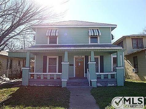3rd image of 1062 E Terrell Ave