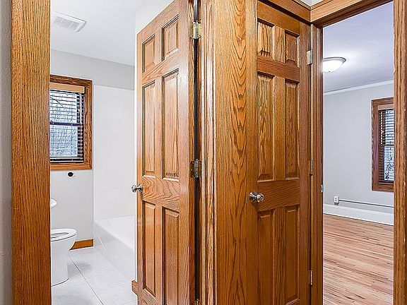 5th image of 1499 Cleveland Ave N #1