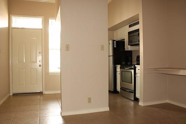 2nd image of 2814 Nueces St APT 205
