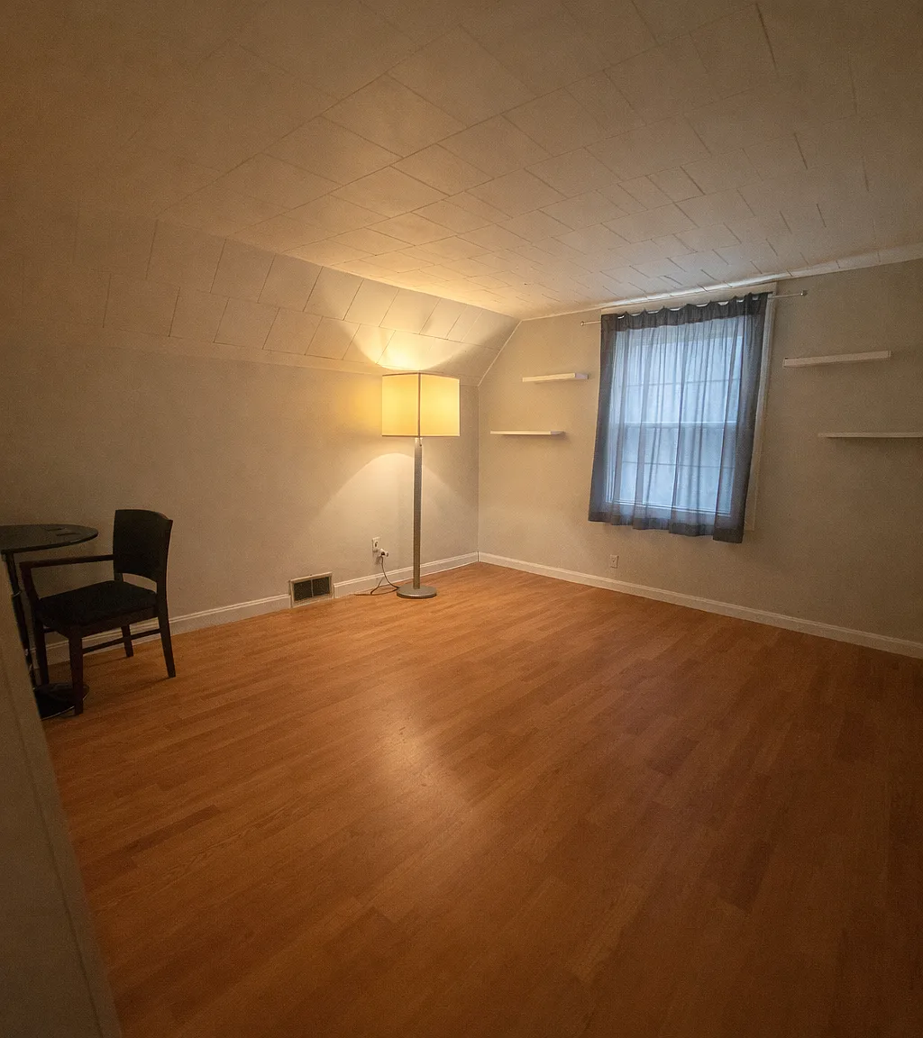 Studio, 300 sqft, $800 — Photo 1