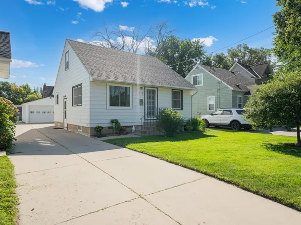 210 11th Ave NE, Rochester, MN 55906
