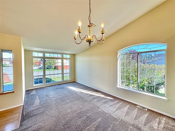 4th image of 5518 67th Street NE