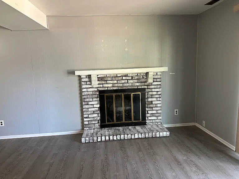 1079 Briarhurst Dr — Photo 15