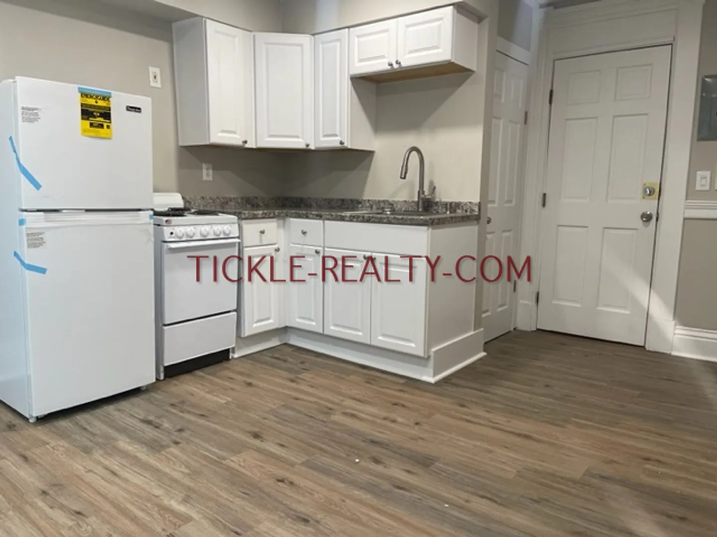 220 Oxford St — Photo 4