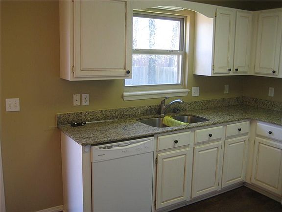4th image of 67 Wentworth Dr
