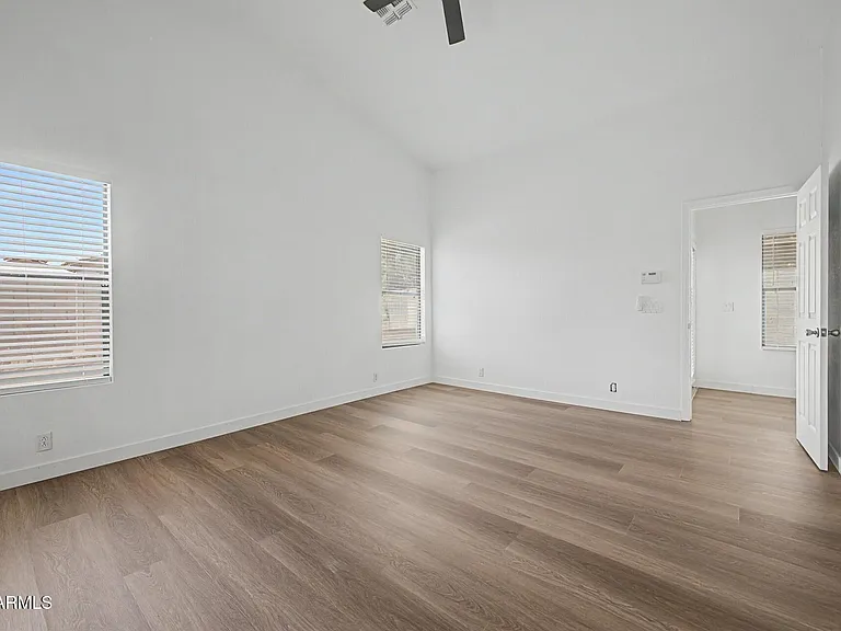 8868 W Laurel Ln — Photo 26