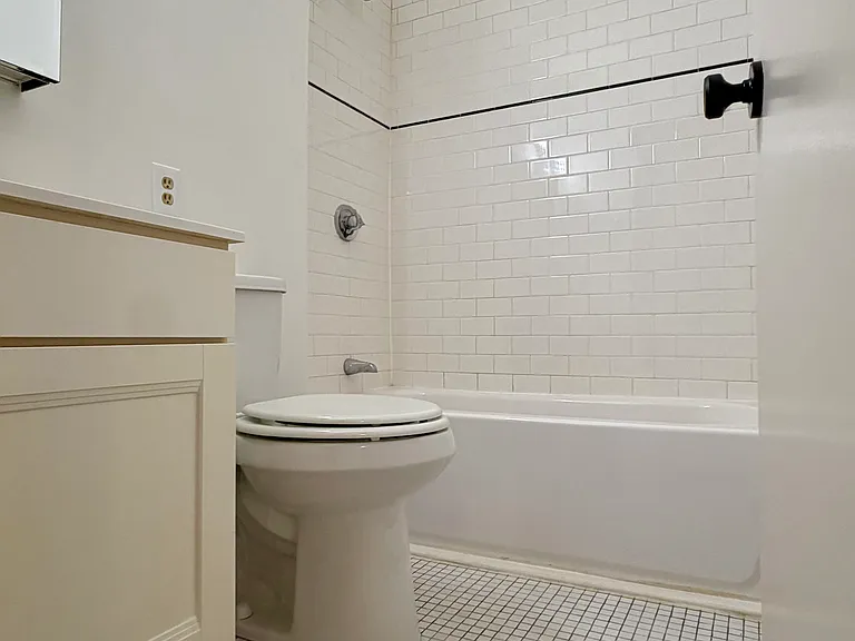 33 Charter St #3R — Photo 3
