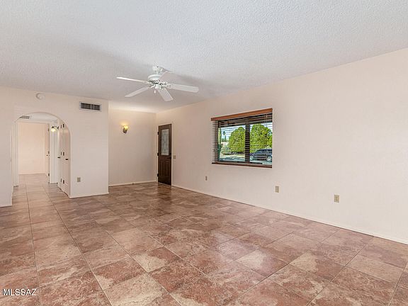 5th image of 132 E Santa Rebecca Dr