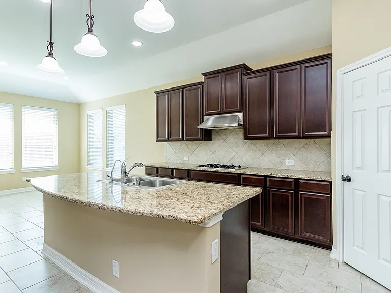 7810 Deep Green Dr — Photo 16