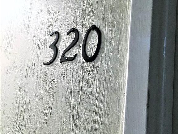 5th image of 224 E Garden St APT 320