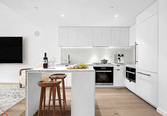 4th image of 185 Grand St APT 3A