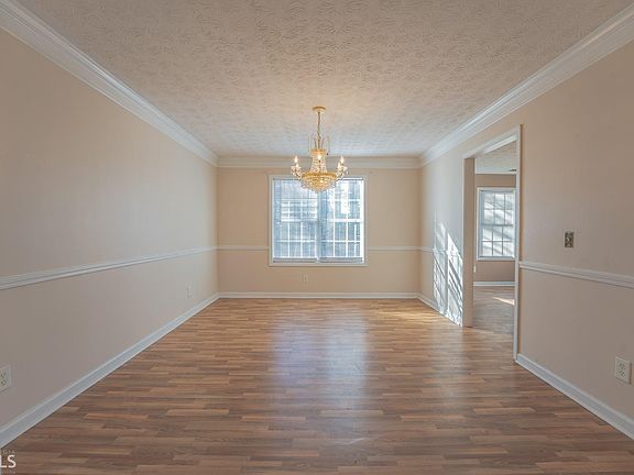 4th image of 1181 Folkstone Dr