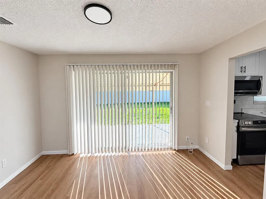 3 bed, 2.0 bath, 1324 sqft, $2,250 — Photo 3