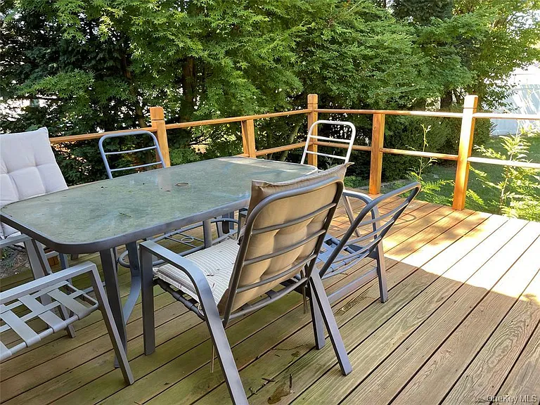 2 Stuart Dr — Photo 20