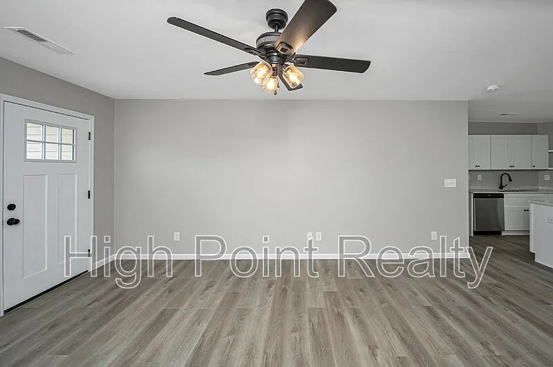3 bed, 2.0 bath, 1285 sqft, $1,575 — Photo 3
